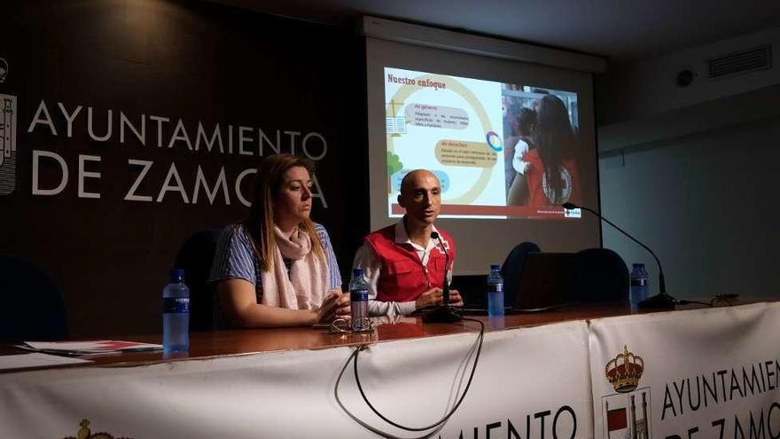 La cooperación internacional, a debate en Cruz Roja de Zamora