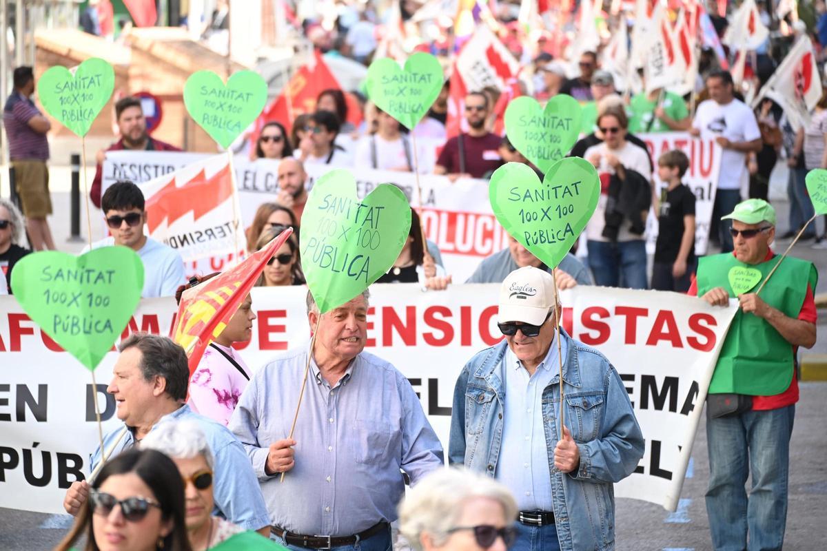 La Plataforma por la reversión de la gestión del Hospital del Vinalopó volvió a las calles el 1 de Mayo