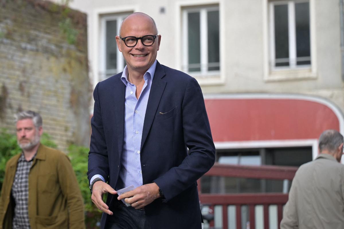 El líder de Horizons y exprimer ministro francés Edouard Philippe, vota en su colegio electoral en Le Havre. 