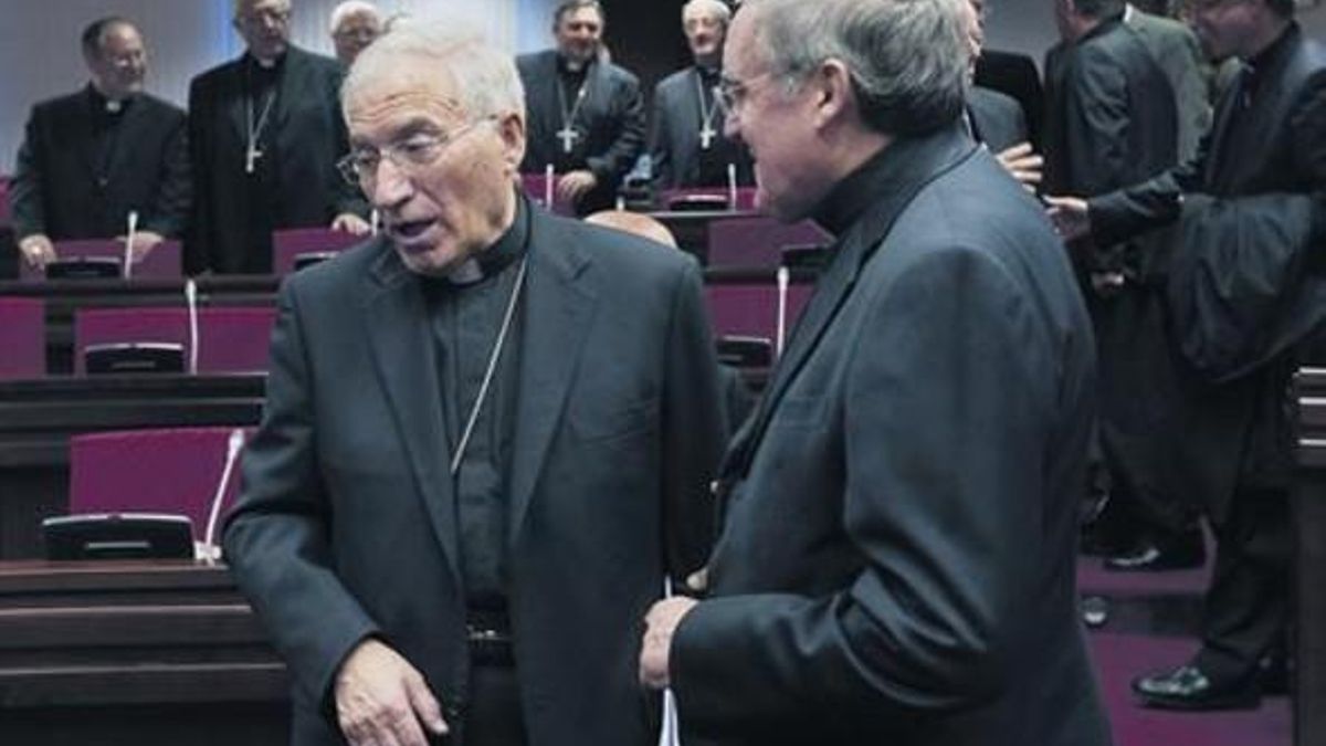 Rouco (izquierda) y Sistach, en una Asamblea Plenaria de la Conferencia Episcopal.