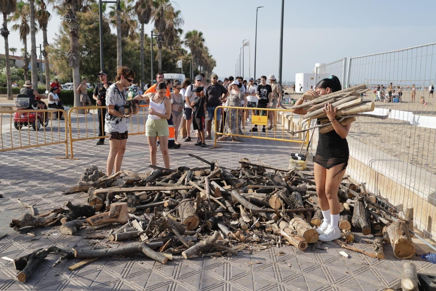 Todo listo para la noche de San Juan en las playas valencianas