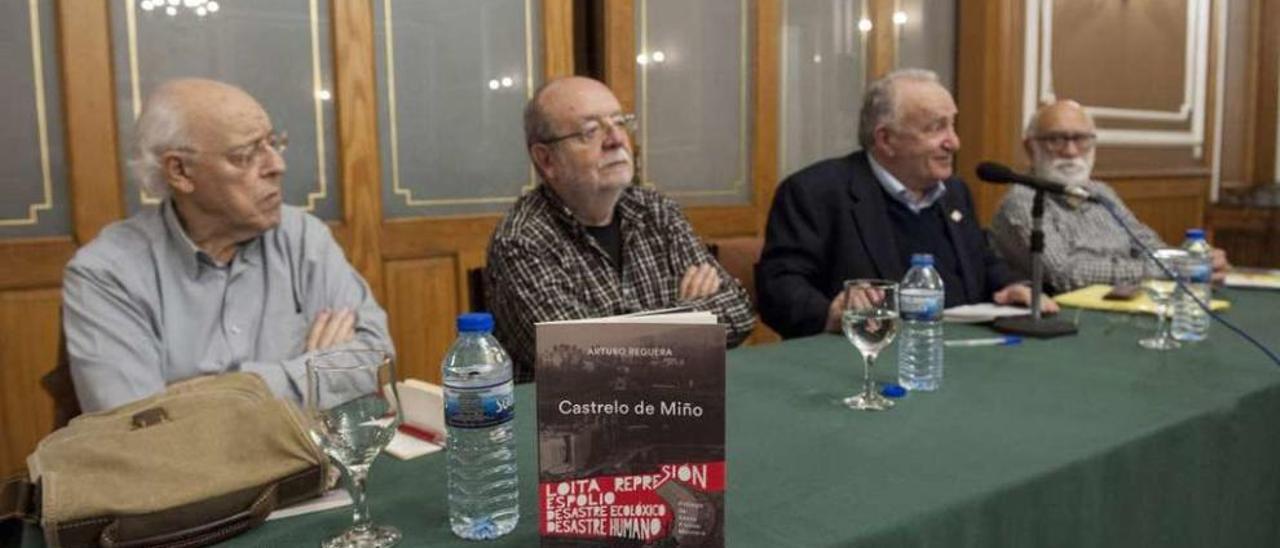 Manuel Peña Rei, Arturo Reguera, Xesús Alonso Montero y Ricardo Gurriarán en el Liceo. // Brais Lorenzo