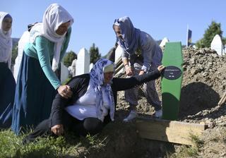 Bosnia conmemora el 20º aniversario de la matanza de Srebrenica