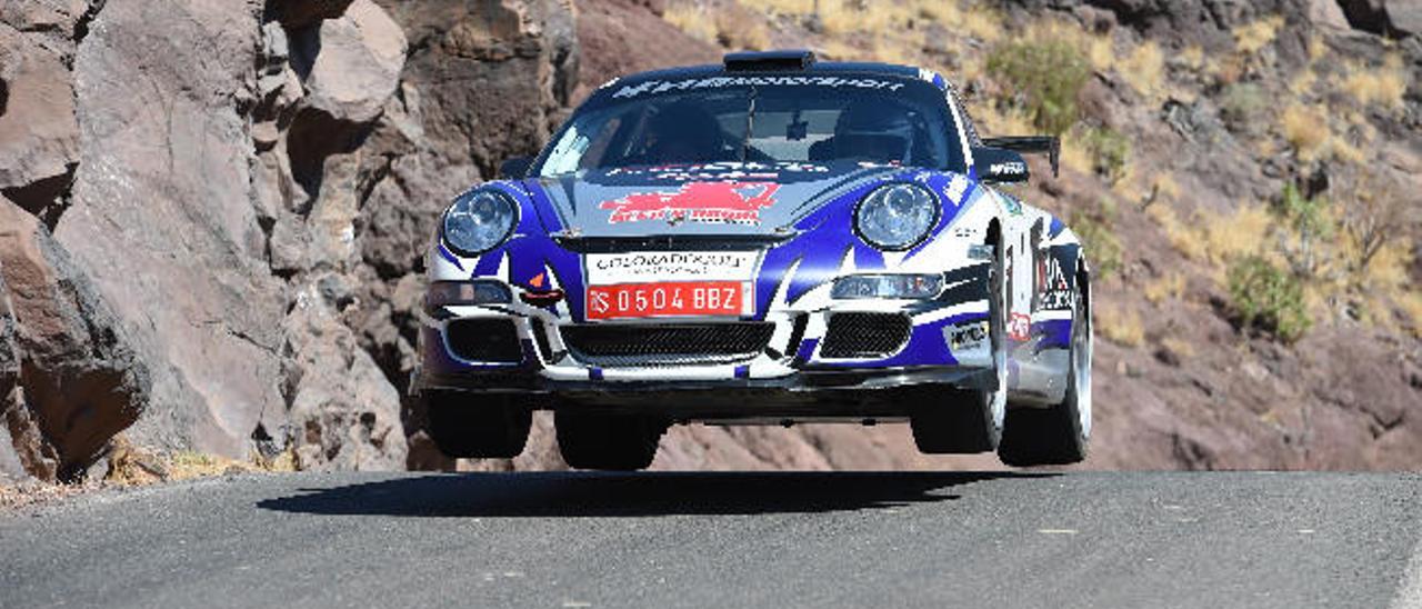 Benjamín Avella y Agustín Alemán con su Porsche 911 GT3.