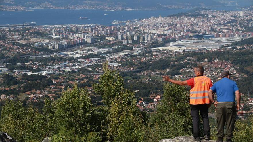 La Xunta propone a los comuneros que organicen «equipos de vigilancia» en sus montes para prevenir incendios forestales
