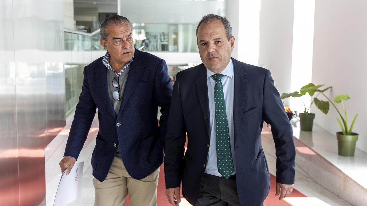 El presidente de la Cámara, Carlos Baño, a la derecha en una imagen reciente