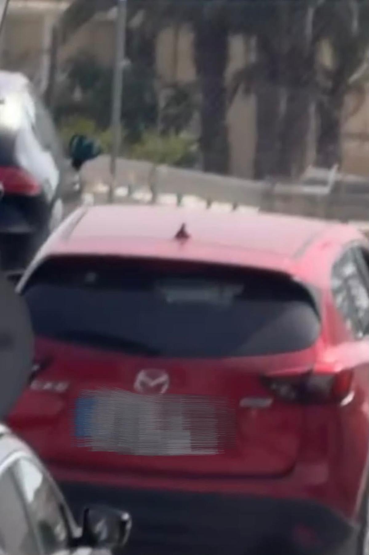 Vehículo que ha sido multado en Cala Baeza