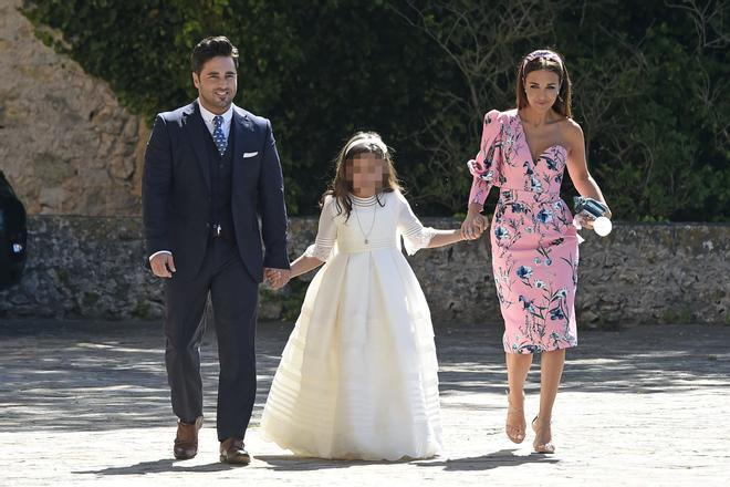 Paula Echevarría y David Bustamante con Daniella el día de su Comunión