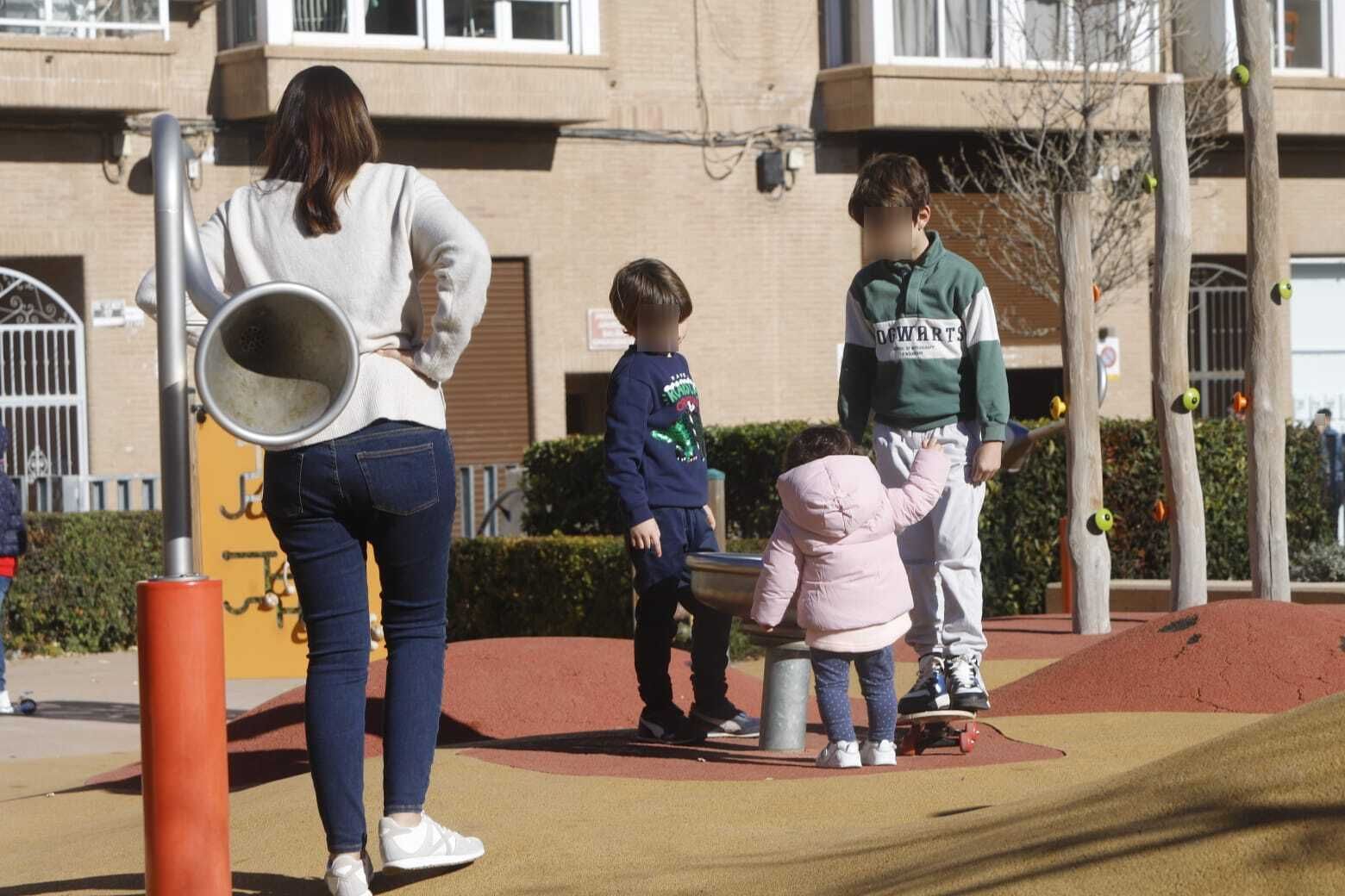 Los niños llenan los parques el día de Reyes en València