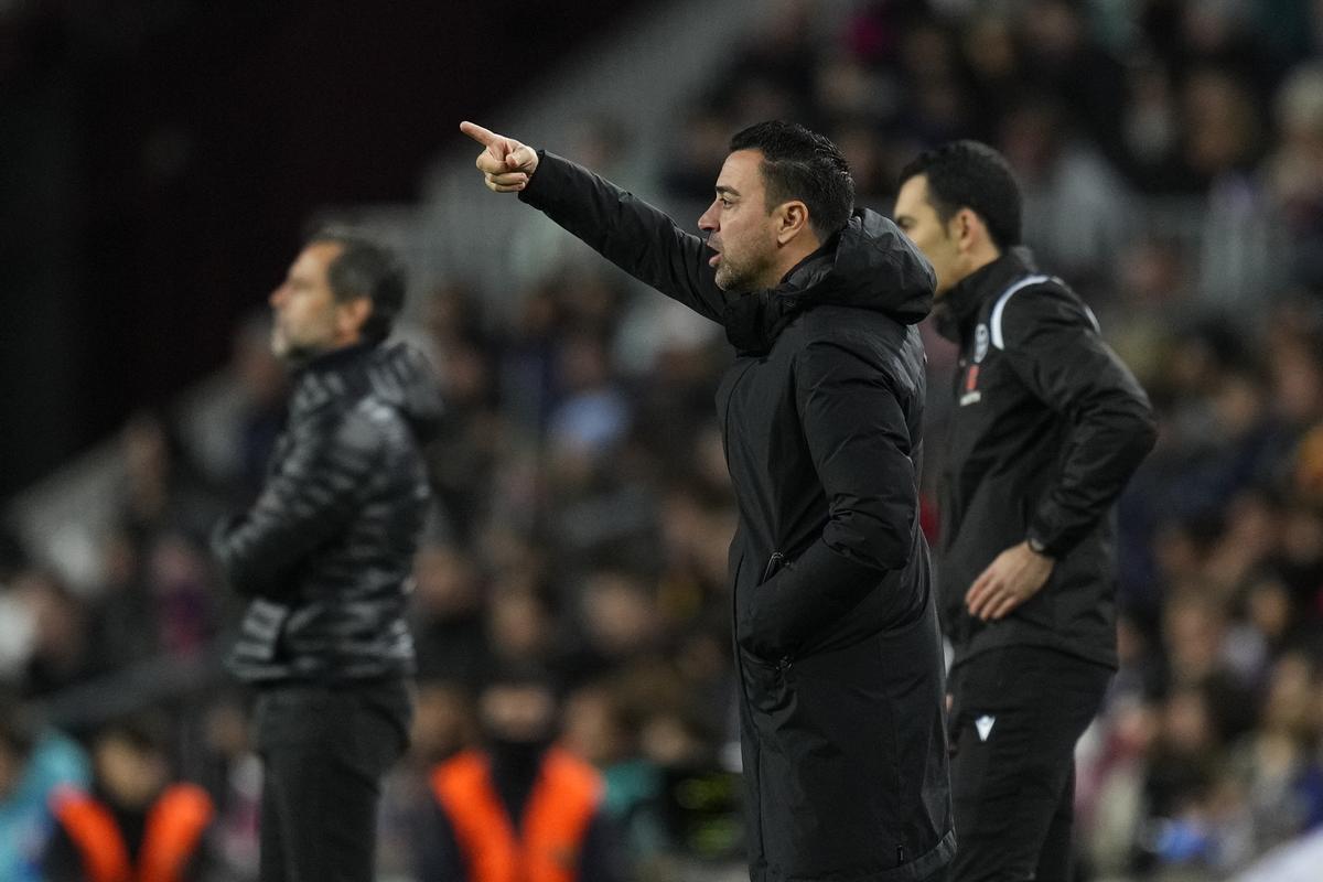 FC Barcelona’s head coach Xavi Hernandez (C) reacts during a Spanish LaLiga soccer match between FC Barcelona and Getafe CF at Camp Nou stadium in Barcelona, Spain, 22 January 2023. EFE/ Siu Wu