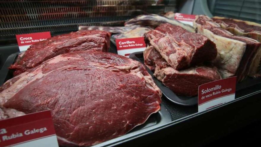 Piezas de carne de Ternera Galega en un supermercado.