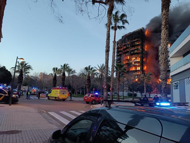 Incendio en un edificio de Campanar, en València.