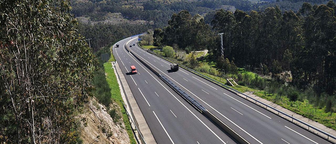 Una vista de la Autovía do Morrazo a su paso por Moaña. |   // SANTOS ÁLVAREZ