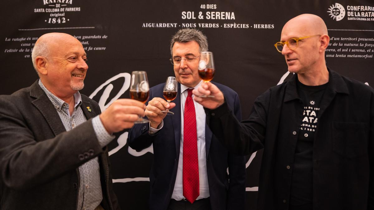 D’esquerra a dreta; Joan Martí, Miquel Noguer i Jordi Amat, ahir durant la presentació de la Festa de la Ratafia