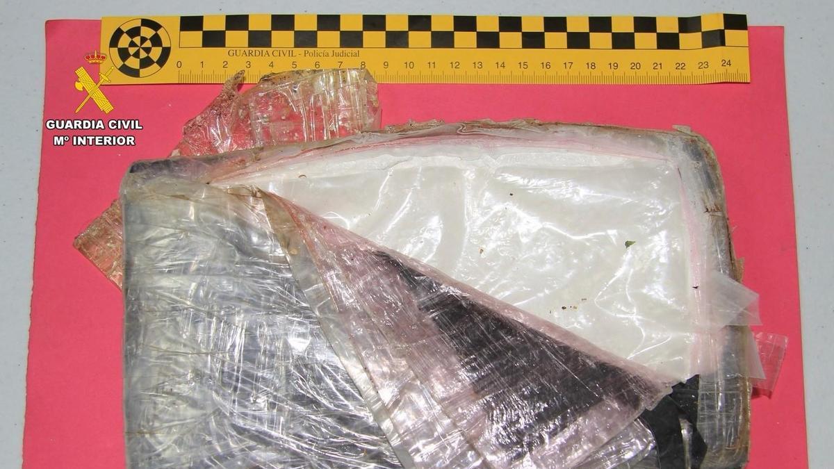 Incautan más de dos kilos de cocaína y 10.000 euros en efectivo en la operación Domatio de la Guardia Civil