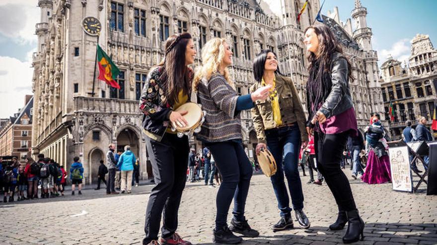 As cantareiras de ´Ialma´ na plaza central de Bruselas. // FdV