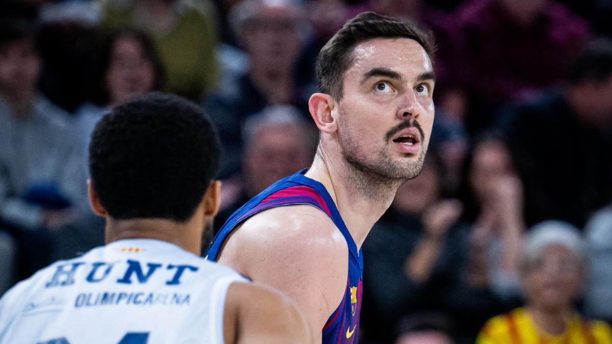 Tomas Satoransky, ante Cameron Hunt