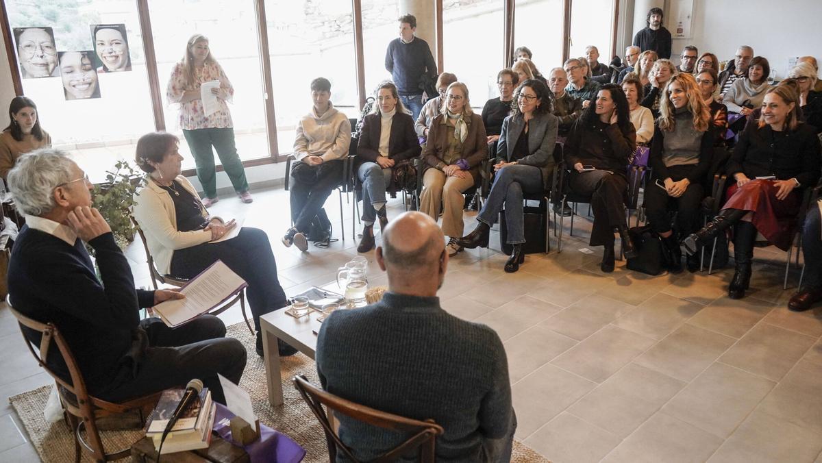 Nieves Barredo, Carme Romeu i Teresa Sivila van ser les protagonistes de la taula rodona celebrada ahir en el marc del Dia Internacional de la Dona Nieves Barredo, Carme Romeu i Teresa Sivila van ser les protagonistes de la taula rodona celebrada ahir en el marc del Dia Internacional de la Dona