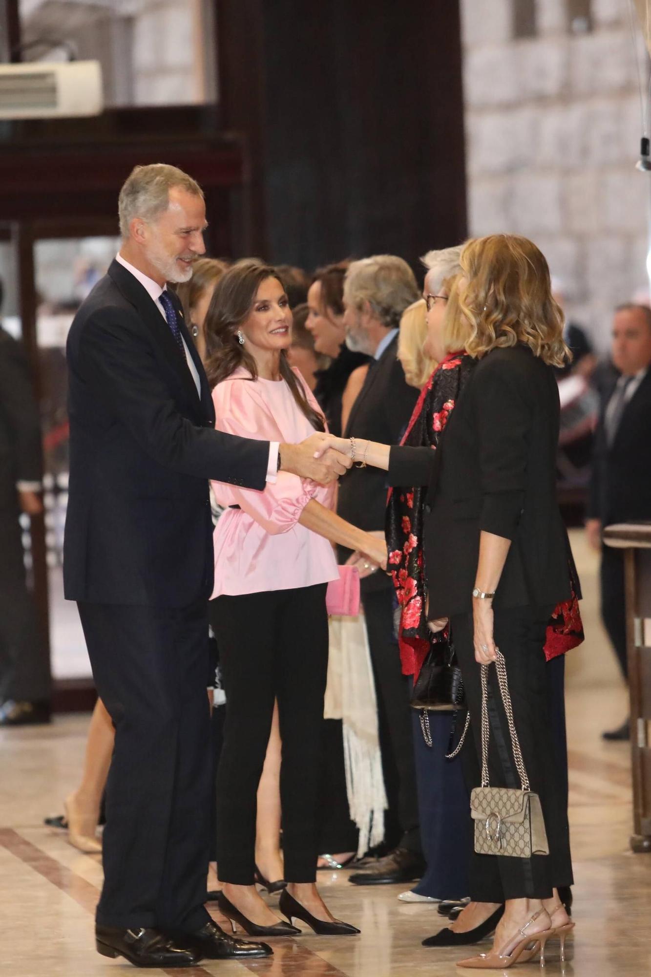 EN IMÁGENES: La Familia Real asiste en Oviedo al concierto de los premios "Princesa de Asturias"