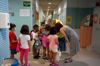 El drama de los hijos del negacionismo: forzados por sus padres a dejar la escuela