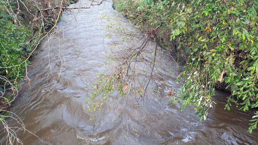 Eliminado un punto de vertido de aguas residuales hacia el río Lagares