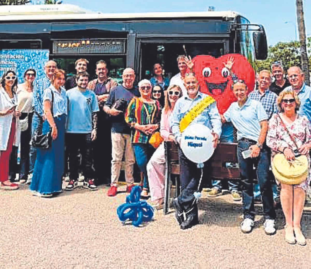 Familia y amistades de Miquel en su último trayecto antes de su jubilación.