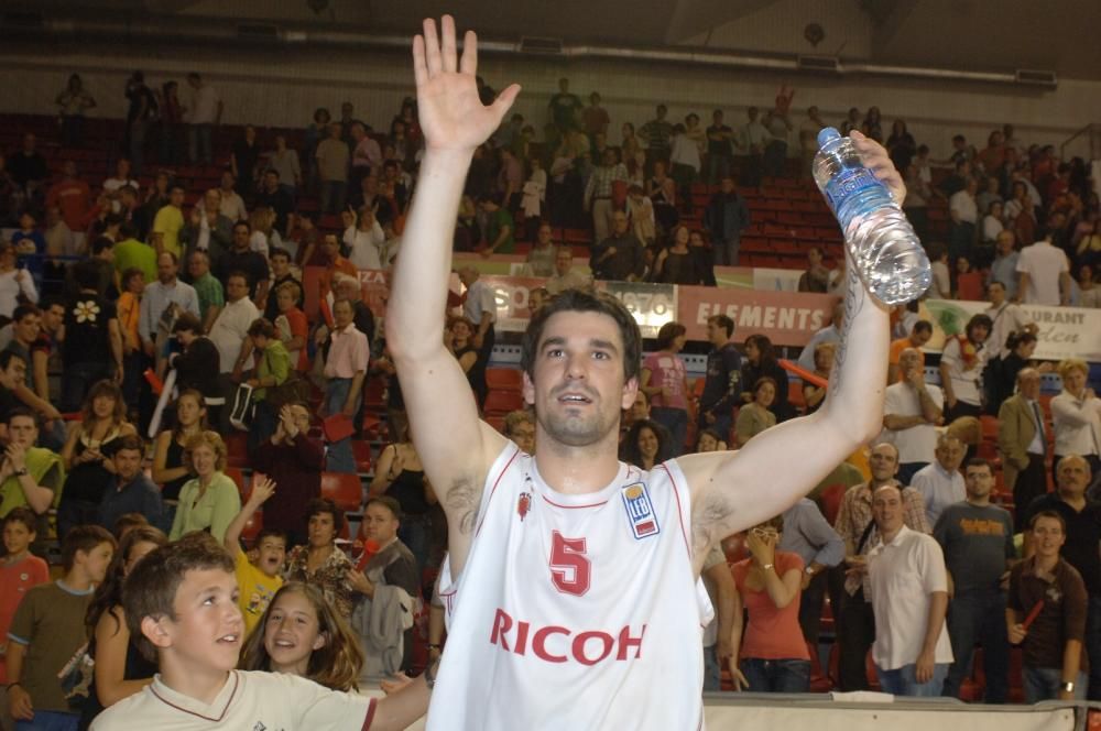 Fotos de la celebració de l'ascens a Huelva i del partit anterior al Nou Congost