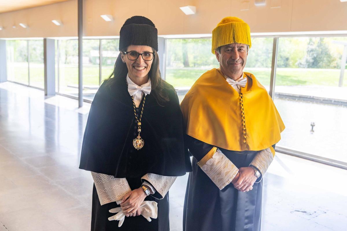 Trescientos alumnos de Medicina de la USC se gradúan con Victoria Sampayo y Andrés Soto como padrinos de la promoción Trescientos alumnos de Medicina de la USC se gradúan con Victoria Sampayo y Andrés Soto como padrinos de la promoción