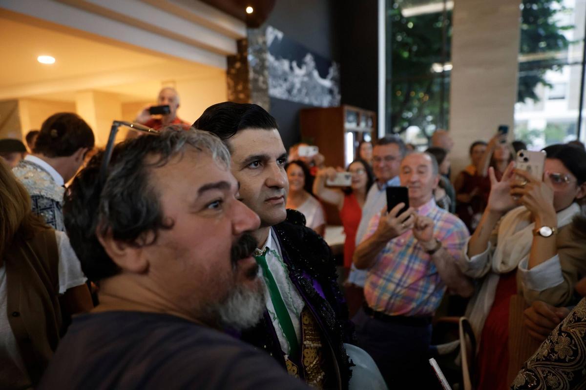 Expectación por Morante en Gijón desde el hotel a la plaza (en imágenes)