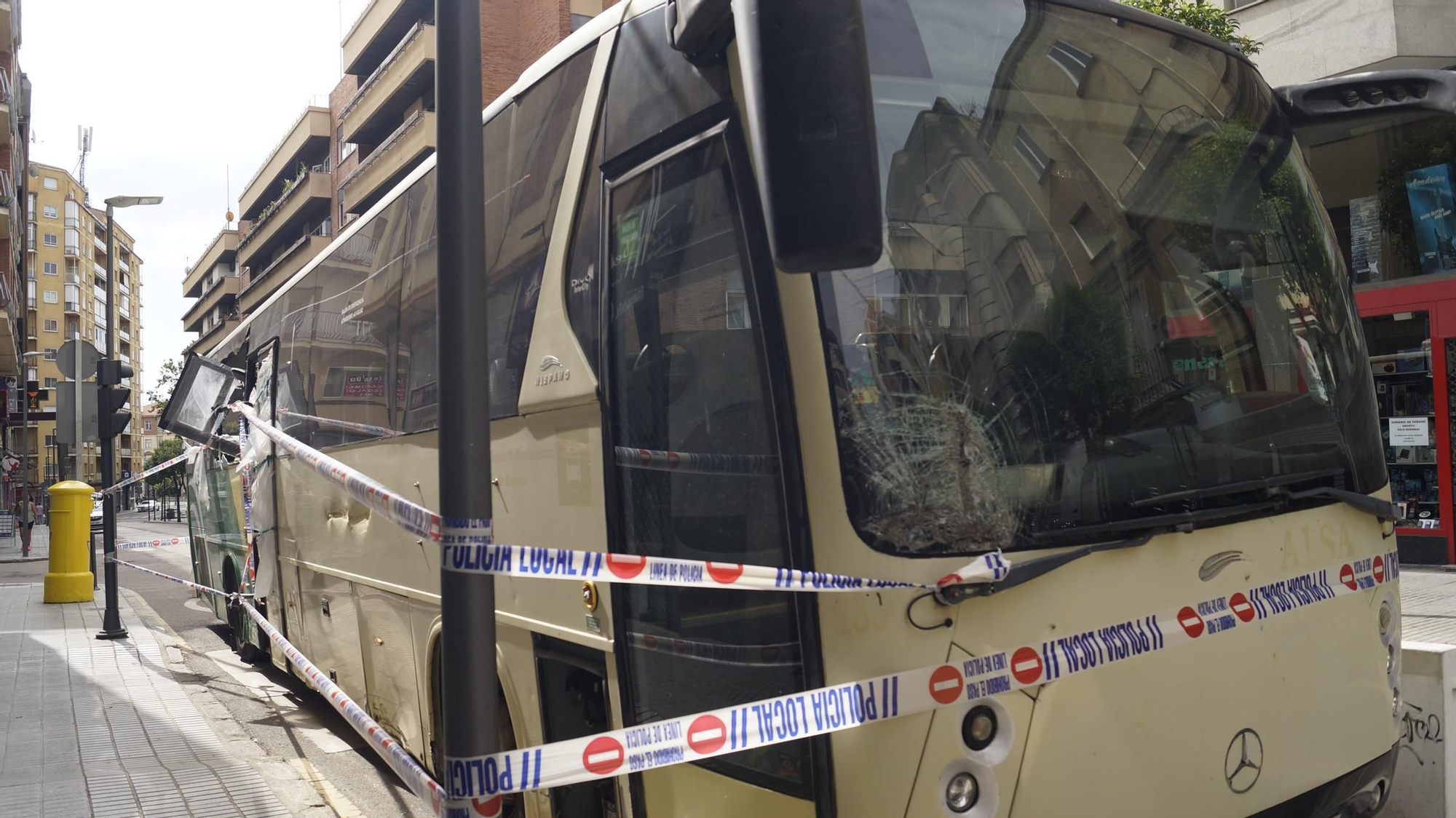 GALERÍA | Así ha quedado el autobús interceptado este domingo en La Amargura