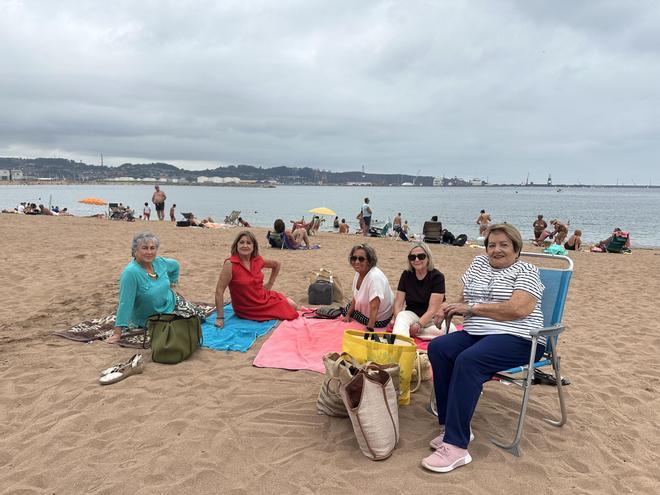 Gijón vive el eclipse entre reencuentros y la ilusión de “sentir” el fenómeno