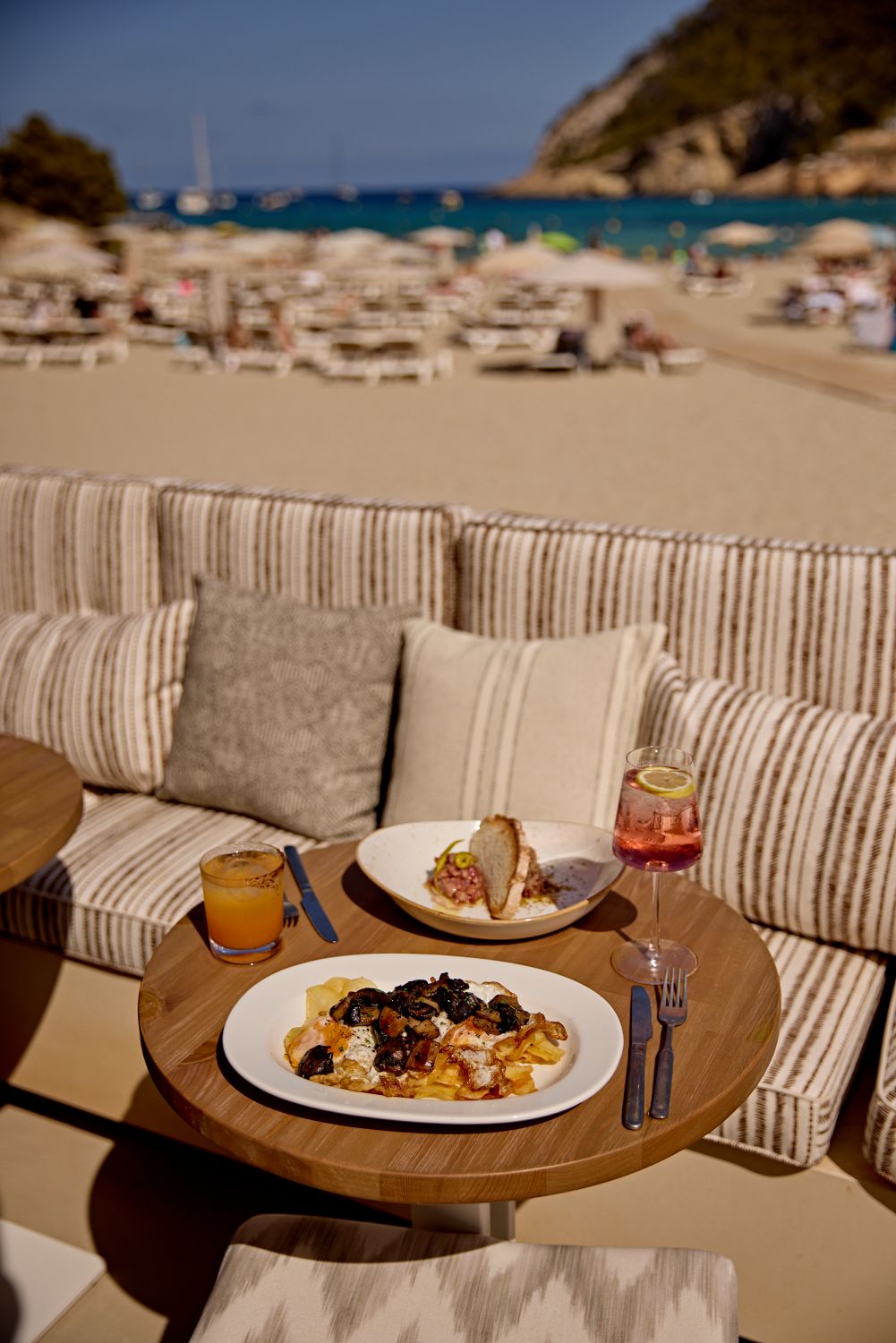 El restaurante Sonrojo tiene las mejores vistas de Cala Llonga.