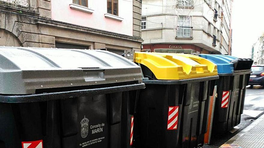 Contenedores de reciclaje en Marín.   | // S.A.