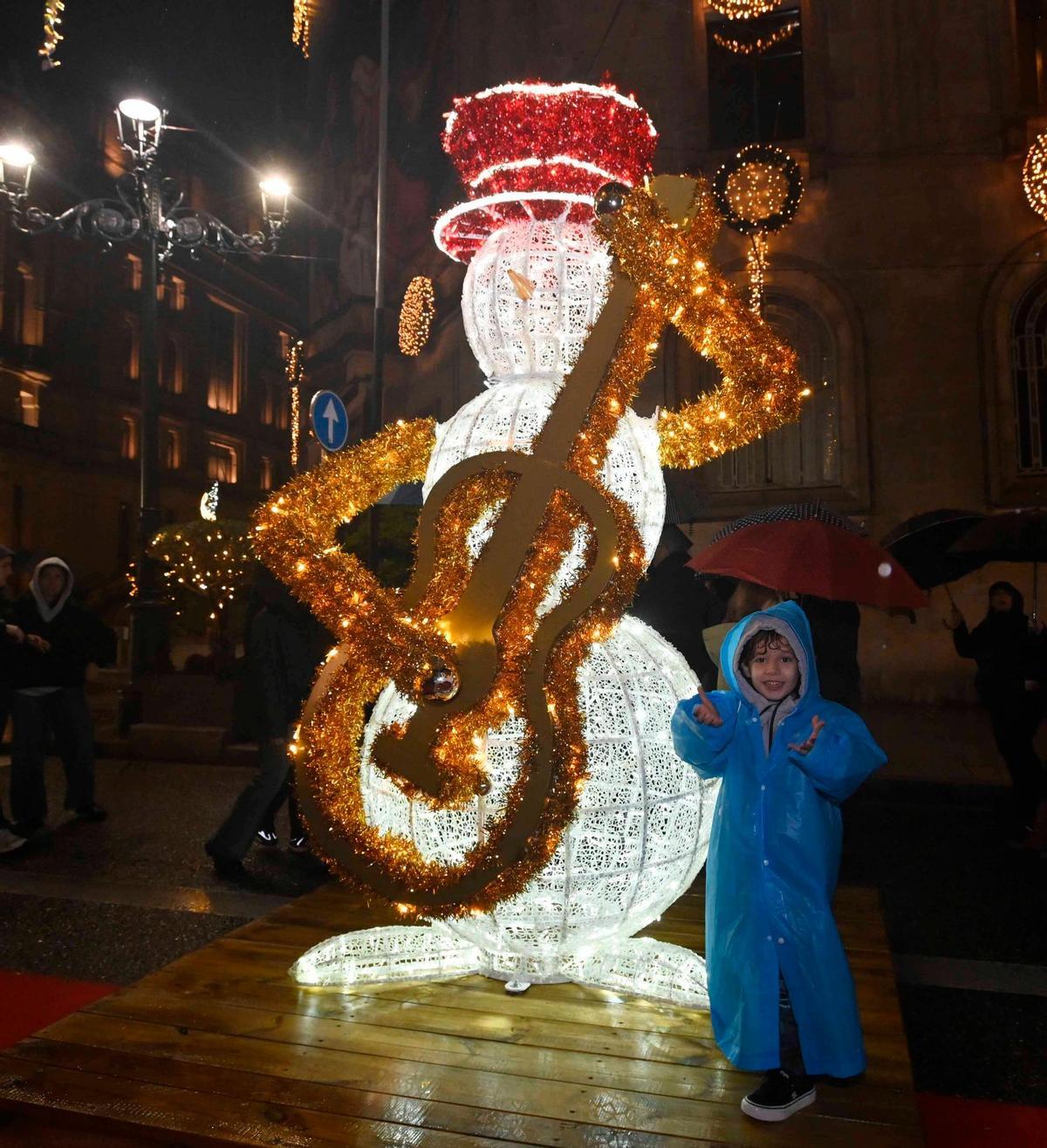 Vigo enciende la Navidad más grande de su historia ante miles de personas