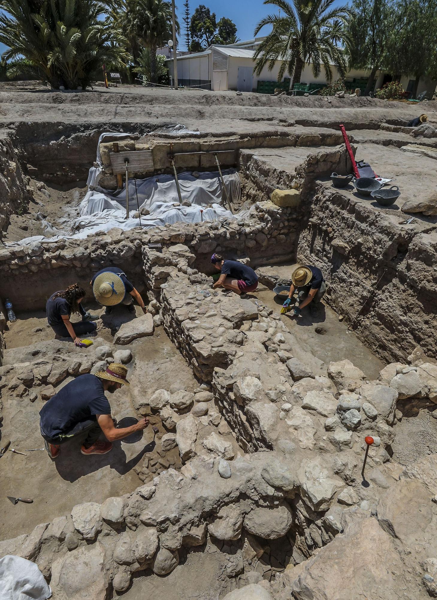 Primeras casas íberas halladas en las excavaciones en el yacimiento de La Alcudia en Elche