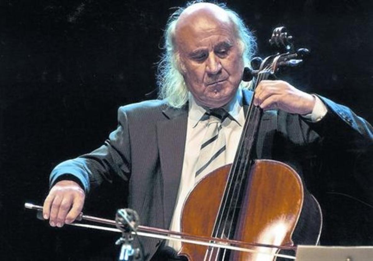El violoncel·lista i compositor Miquel Pujol, durant un concert. El violoncel·lista i compositor Miquel Pujol, durant un concert.
