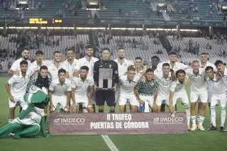 Un Córdoba CF reconocible planta cara al Rayo Vallecano y vence en los penaltis