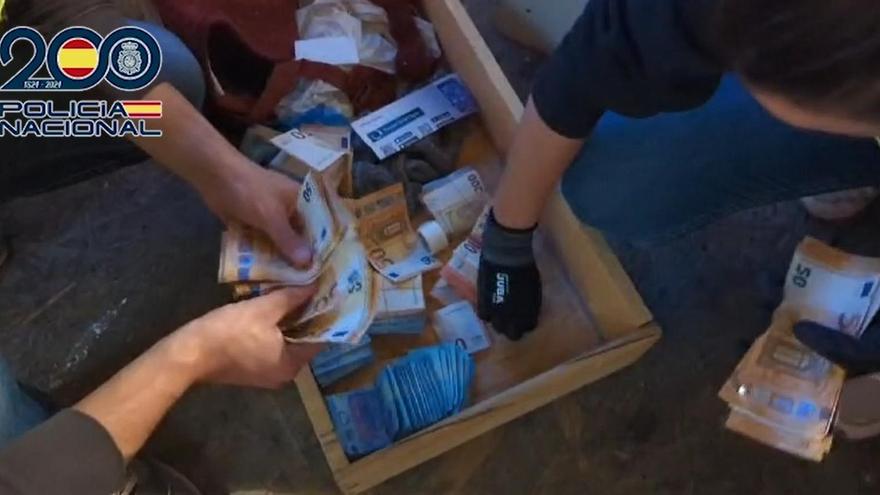 Desmantelados dos narcopisos en Madrid, regentados por dos hermanos que escondían más de 600.000 euros