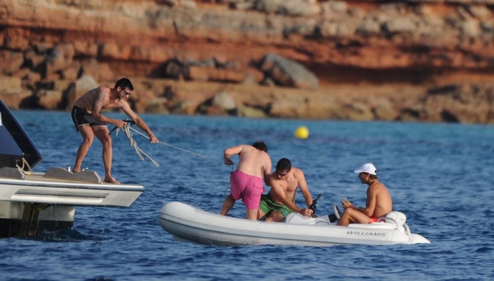 Nadal navega en su yate de 23 metros de eslora