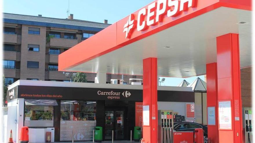 Cepsa y Carrefour abren un supermercado Carrefour Express