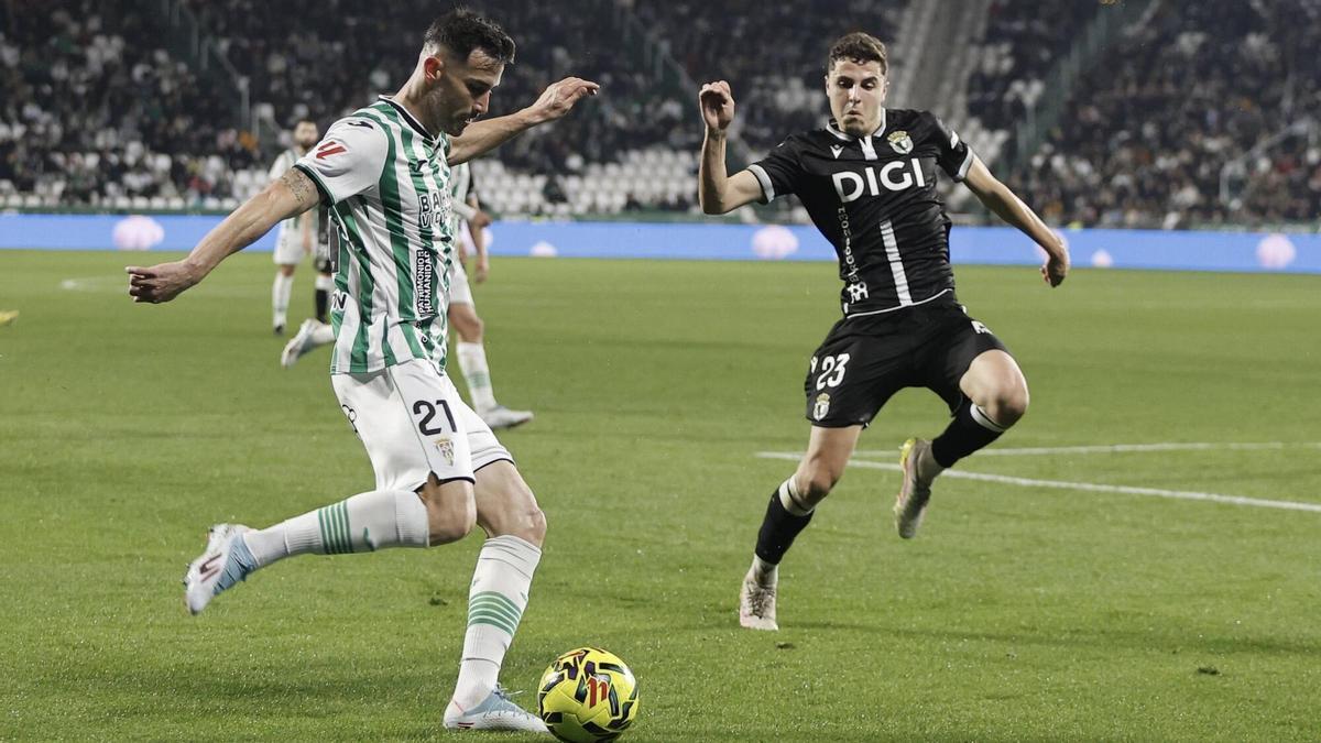 Lance del pasado encuentro entre el Córdoba CF y el Burgos en El Arcángel.
