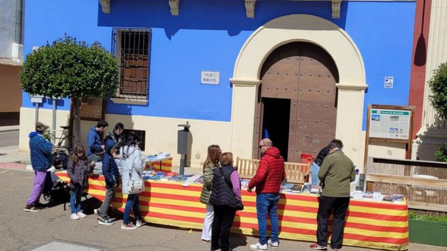 En Torres de Berrellén hubo venta de libros.  | SERVICIO ESPECIAL
