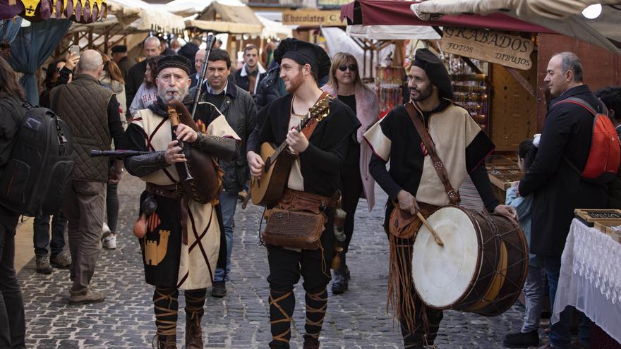 Xàtiva inaugura el Mercado medieval con 80 puestos de artesanía y comestibles