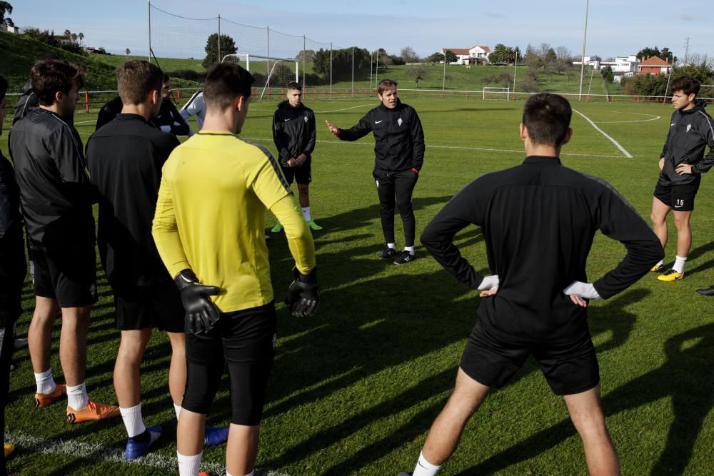 Entrenamiento del Sporting B con Manolo Sánchez Murias al frente