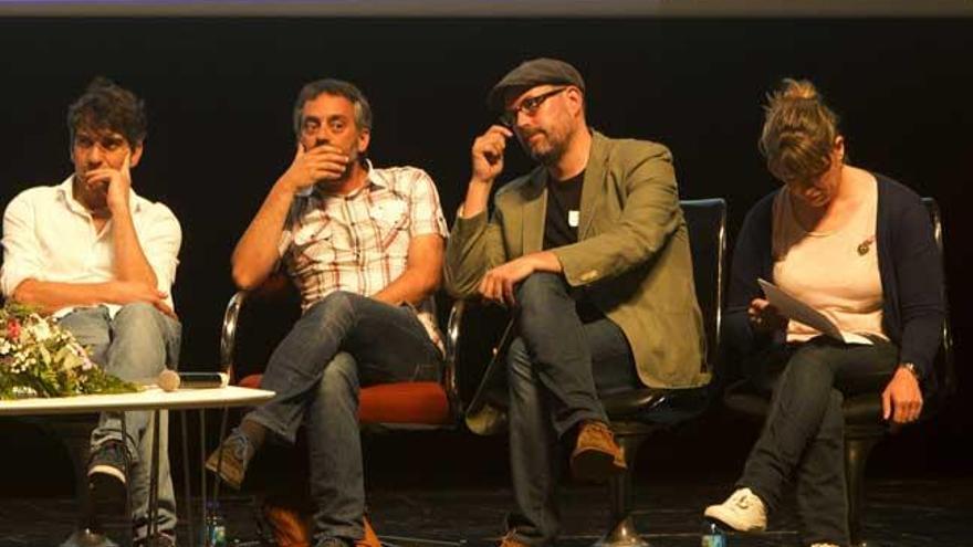 Jorge Suárez, Xulio Ferreiro, Martiño Noriega y Carmen Santos, en la constitución de En Marea como partido en Vigo. // Marcos Canosa