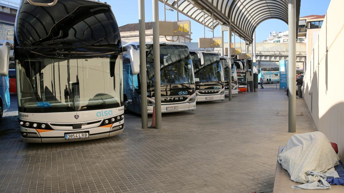 Buses estacionados en la estación del Nord de Barcelona.