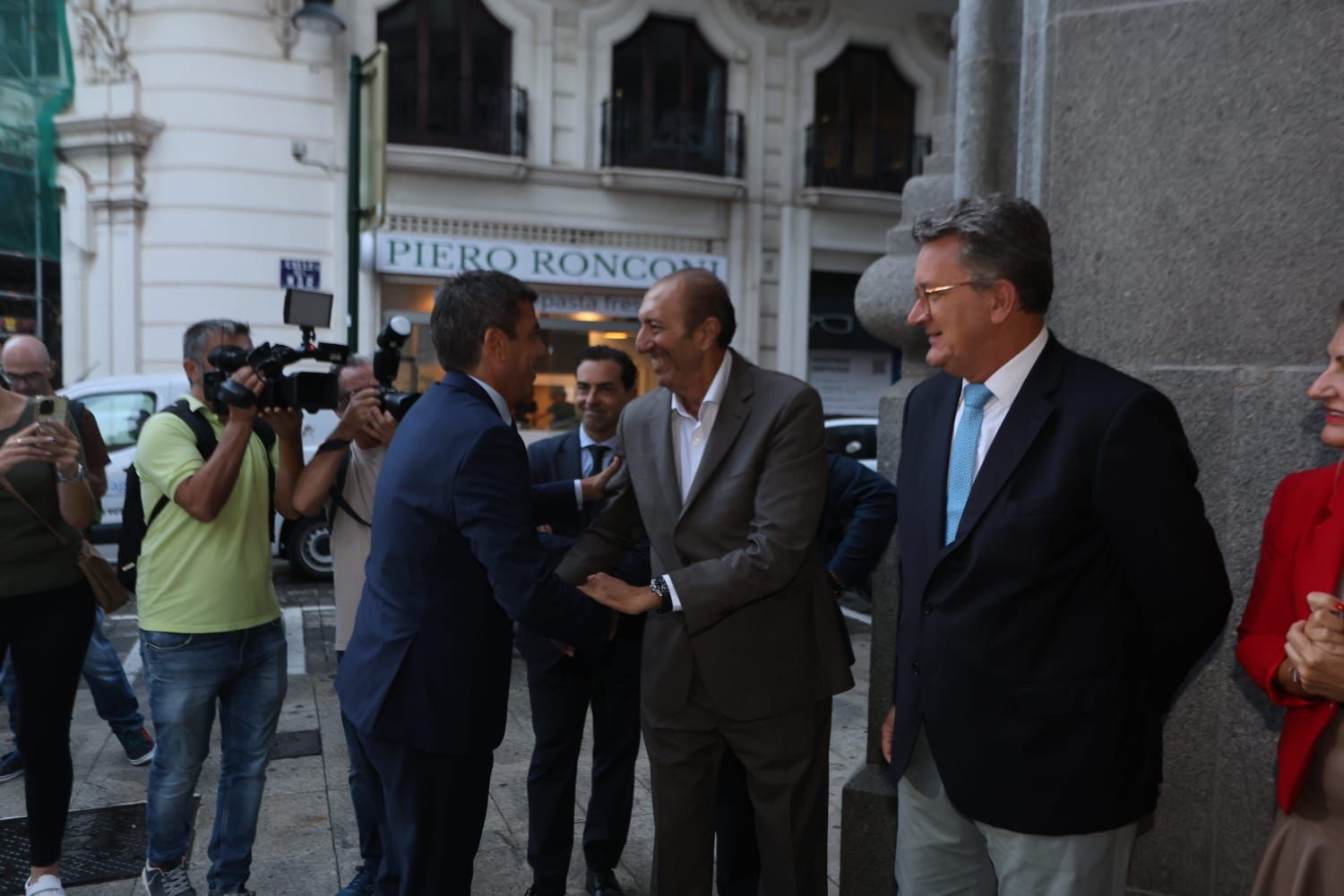 Llegada de los asistentes a la segunda edición del Foro de Energía en la Comunitat Valenciana