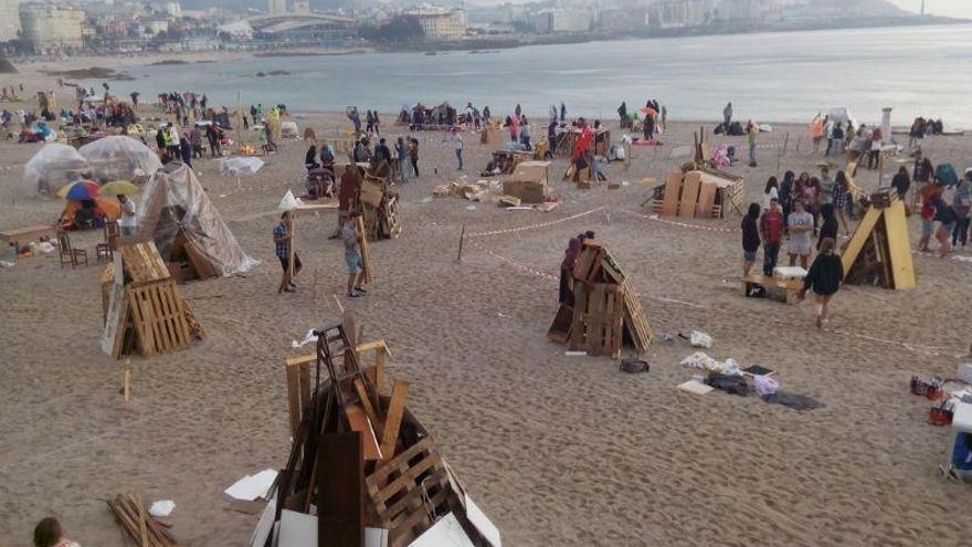 Primeras hogueras de San Juan 2014 en Riazor.