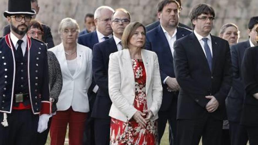 El president de la Generalitat, Carles Puigdemont, i el Govern català, en l&#039;acte d&#039;homenatge a Companys