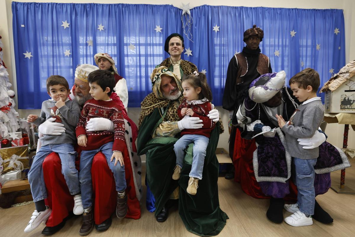 12:30 · Centro Social de Colloto — Recepción de Reyes